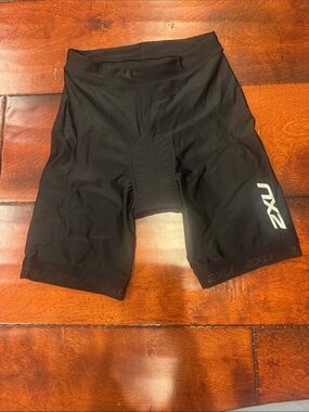 2XU Black Cycling Shorts with Built-In Paddint
